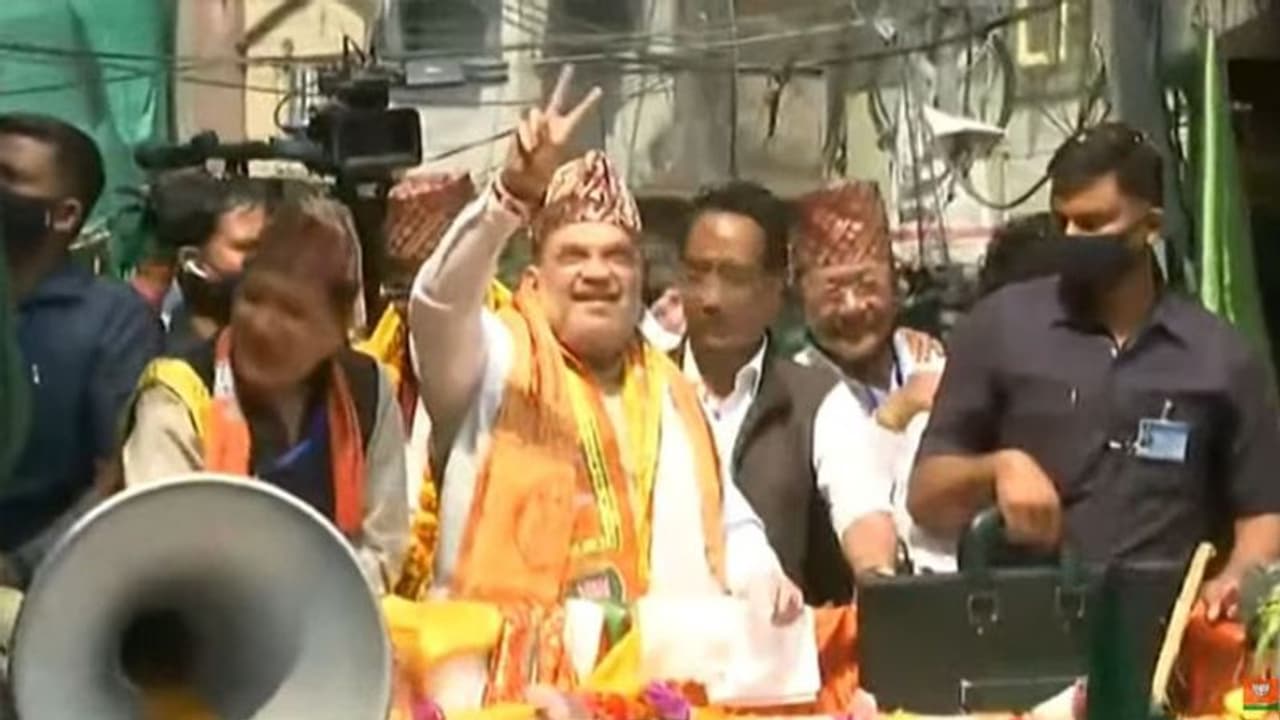 CPM ने जुल्म किया, 1200 गोरखा भाइयों की जान गई, फिर दीदी ने गोलीबारी की, भाजपा आई तो सबको जेल होगी CPM ने जुल्म किया, 1200 गोरखा भाइयों की जान गई, फिर दीदी ने गोलीबारी की, भाजपा आई तो सबको जेल होगी