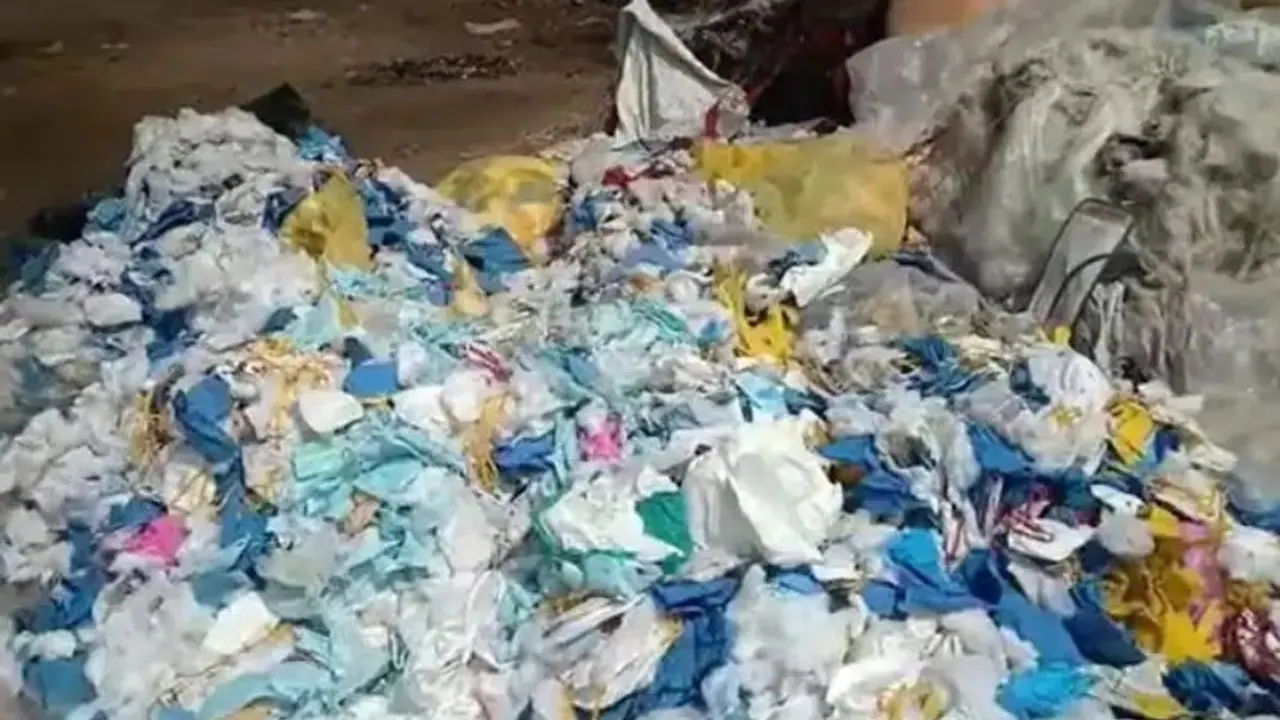 यूज करने के बाद फेंके गए मास्क से कंपनी बना रही थी गद्दा, सच्चाई जान होगी हैरानी.. यूज करने के बाद फेंके गए मास्क से कंपनी बना रही थी गद्दा, सच्चाई जान होगी हैरानी..