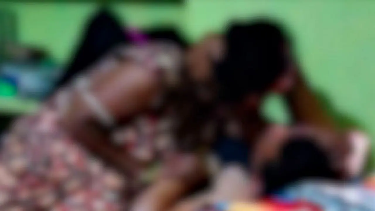 ಕಚೇರಿಯೇ ರೆವೆನ್ಯೂ ಇನ್ಸ್ ಪೆಕ್ಟರ್ ಬೆಡ್ ರೂಂ.. ಮುಕ್ತ ಸರಸದ ವಿಡಿಯೋ ವೈರಲ್! ಕಚೇರಿಯೇ ರೆವೆನ್ಯೂ ಇನ್ಸ್ ಪೆಕ್ಟರ್ ಬೆಡ್ ರೂಂ.. ಮುಕ್ತ ಸರಸದ ವಿಡಿಯೋ ವೈರಲ್!