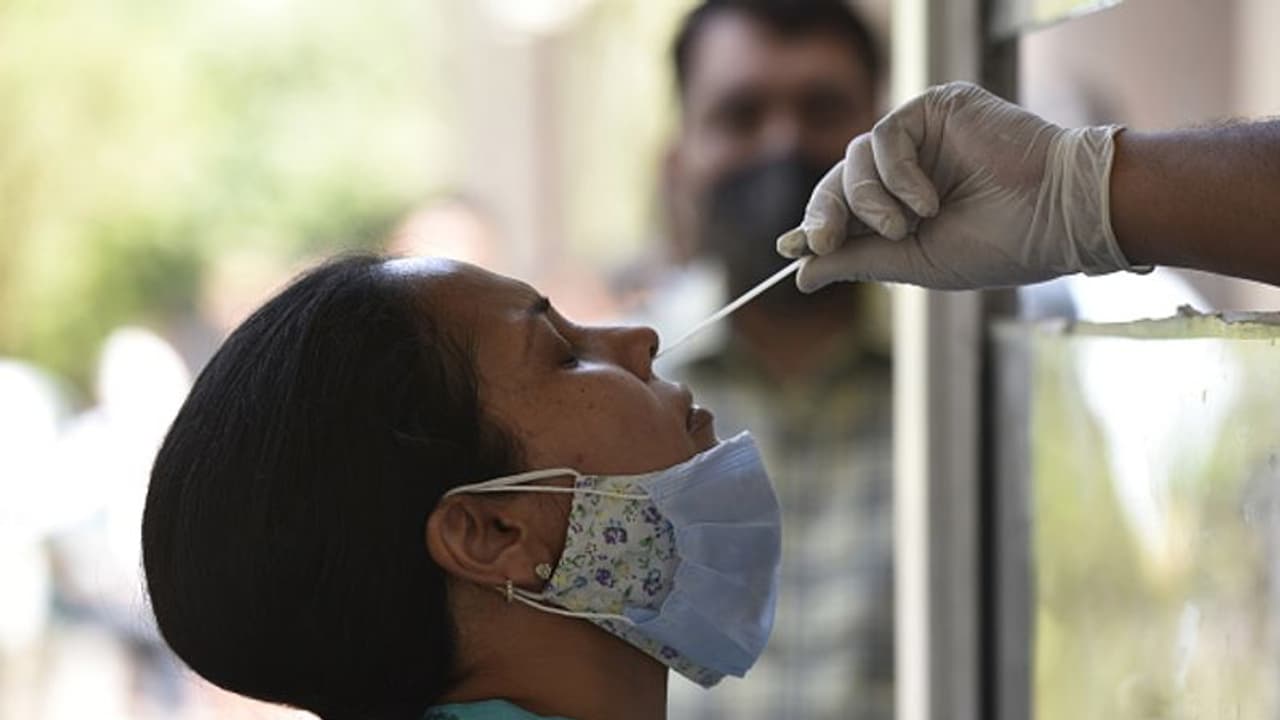 இந்த வருடமும் அவுட்.. ஜூலை, ஆகஸ்டில் கொரோனா 3வது அலை.. பீதியில் மகாராஷ்டிரா.