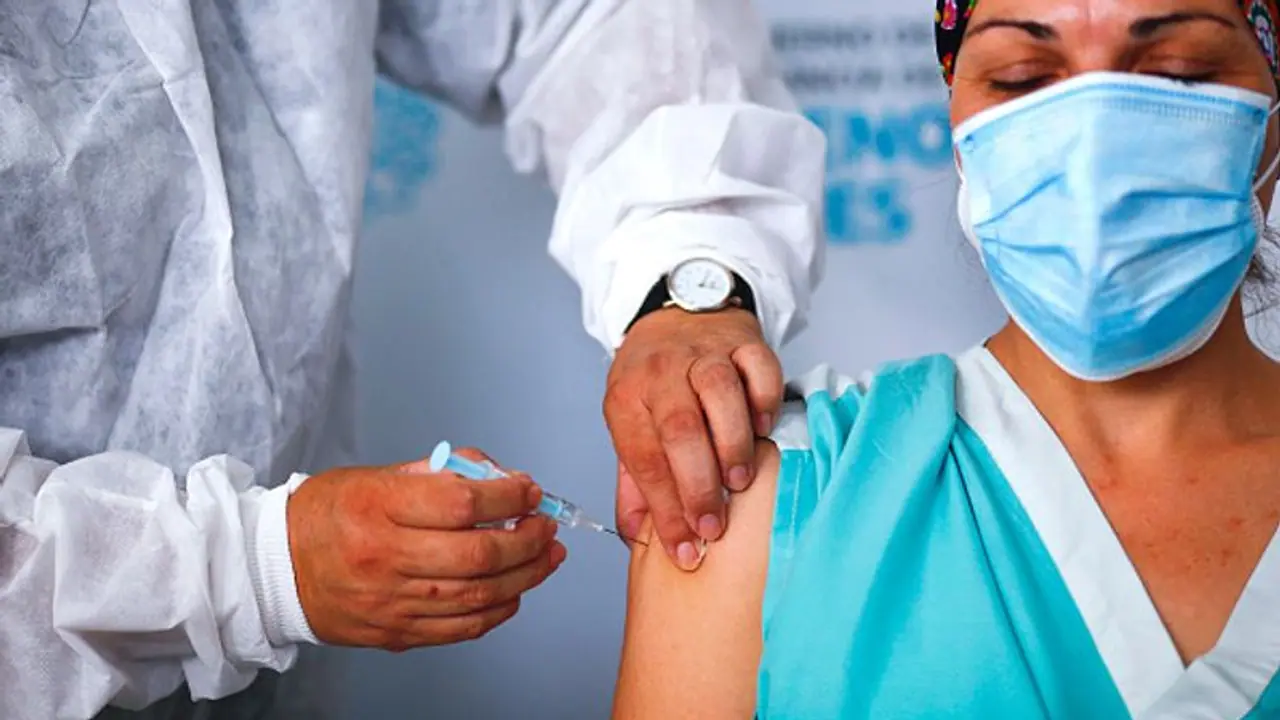 ಕರ್ಫ್ಯೂ ಇದ್ದರೂ ಕೋವಿಡ್‌ ಟೆಸ್ಟ್‌, ಲಸಿಕೆಗೆ ಜನಸಂದಣಿ