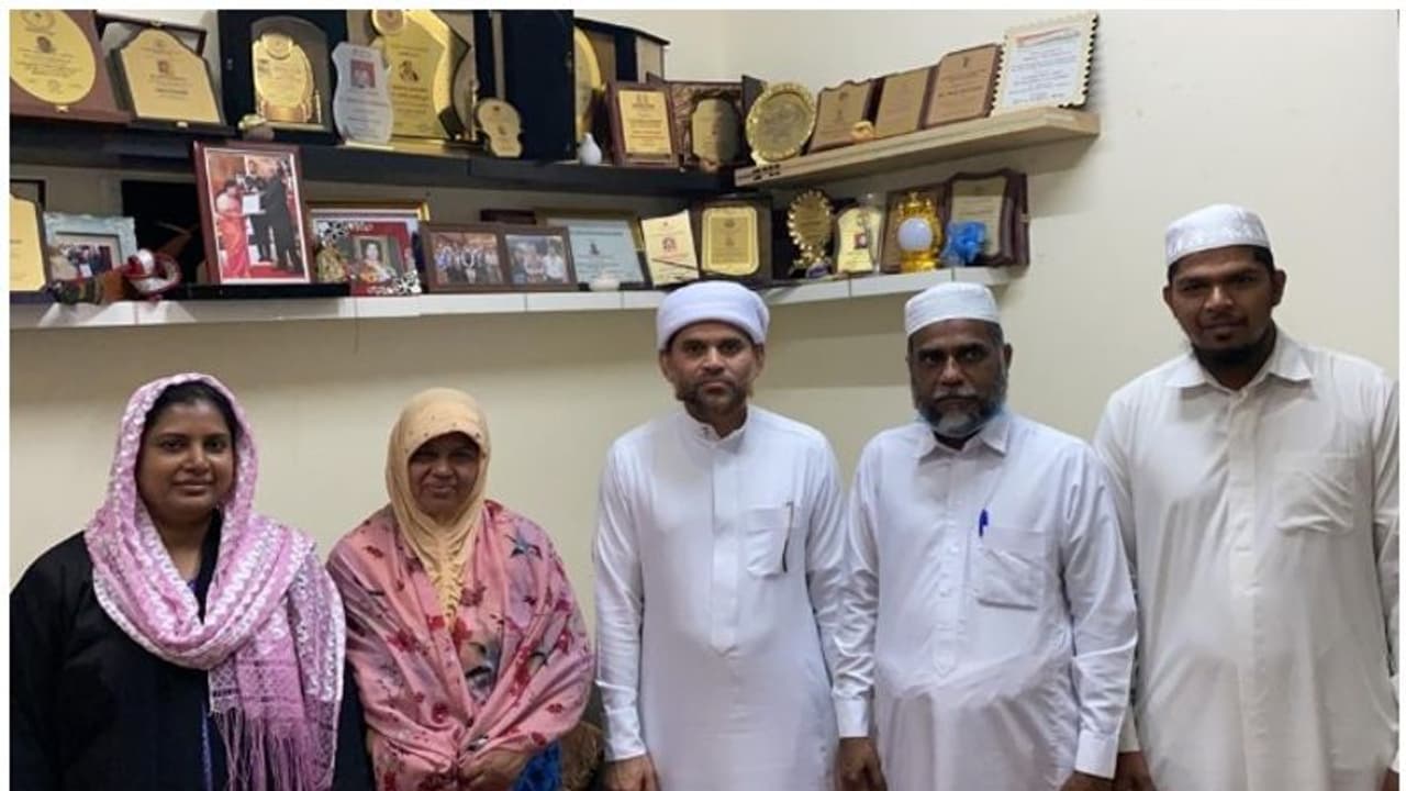 ദുരിതപ്രവാസം അവസാനിപ്പിച്ച് ലൈല ബീവി നാട്ടിലേയ്ക്ക് മടങ്ങി; തുണയായത് നവയുഗം ജീവകാരുണ്യ വിഭാഗത്തിന്റെ ഇടപെടല് ദുരിതപ്രവാസം അവസാനിപ്പിച്ച് ലൈല ബീവി നാട്ടിലേയ്ക്ക് മടങ്ങി; തുണയായത് നവയുഗം ജീവകാരുണ്യ വിഭാഗത്തിന്റെ ഇടപെടല്