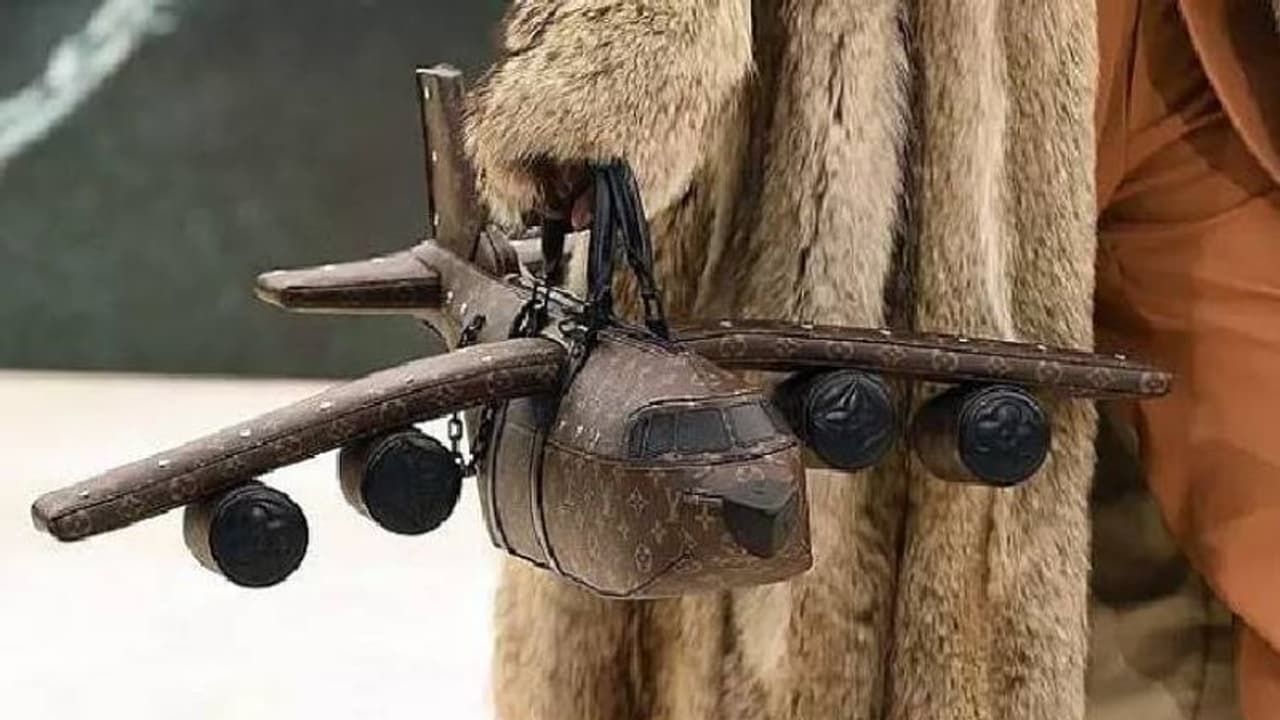 'പറക്കും ബാഗു'മായി ആഡംബര ബ്രാൻഡ്; വില 30 ലക്ഷം!