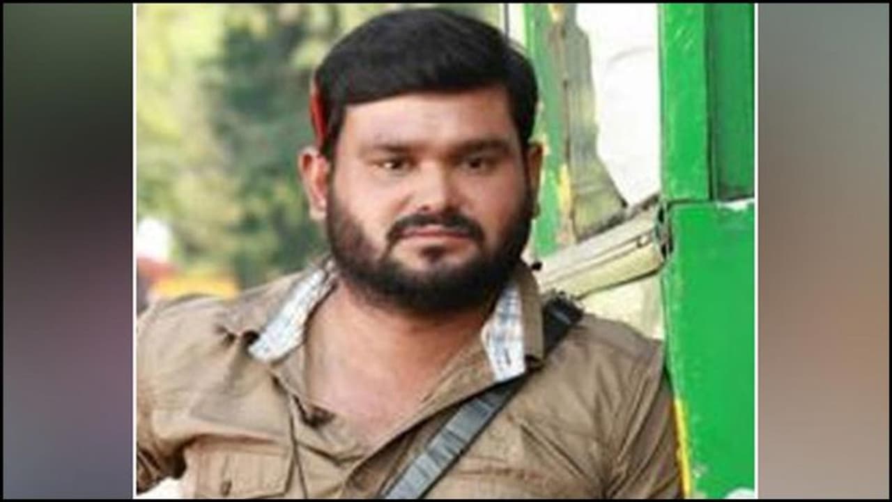 തമിഴ് സിനിമ നടനും നിര്മ്മാതാവുമായ കുമരജന് തൂങ്ങിമരിച്ച നിലയില് തമിഴ് സിനിമ നടനും നിര്മ്മാതാവുമായ കുമരജന് തൂങ്ങിമരിച്ച നിലയില്