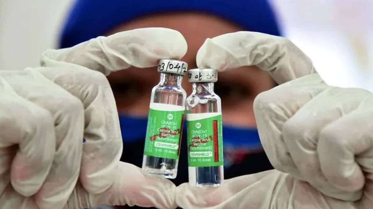 कोरोनावायरस वैक्सीन लगवाएंगे तो यह बैंक FD पर देगा ज्यादा ब्याज, बुजुर्गों को मिलेगा और भी फायदा कोरोनावायरस वैक्सीन लगवाएंगे तो यह बैंक FD पर देगा ज्यादा ब्याज, बुजुर्गों को मिलेगा और भी फायदा