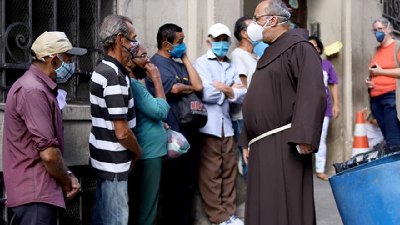 इस देश में कोरोना से मचा हाहाकार, 2 करोड़ लोग भूखे मरने को मजबूर; महंगाई और बेरोजगारी भी बढ़ी इस देश में कोरोना से मचा हाहाकार, 2 करोड़ लोग भूखे मरने को मजबूर; महंगाई और बेरोजगारी भी बढ़ी