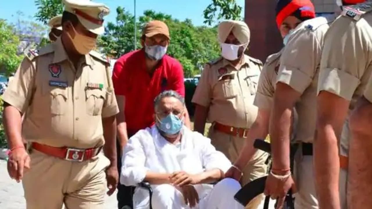 UP News: मुख्तार अंसारी की पेशी के दौरान नहीं हाजिर हुए पुलिसकर्मी, MP MLA कोर्ट ने जारी किया गैरजमानती वारंट
