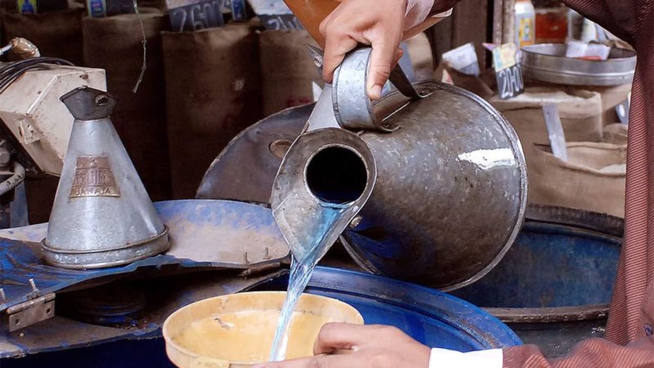 தமிழகத்திற்கு உரிய மண்ணெண்ணெய் அளவை 20 சதவீதமாக குறைத்து மத்திய அரசு நடவடிக்கை .. ? தமிழகத்திற்கு உரிய மண்ணெண்ணெய் அளவை 20 சதவீதமாக குறைத்து மத்திய அரசு நடவடிக்கை .. ?