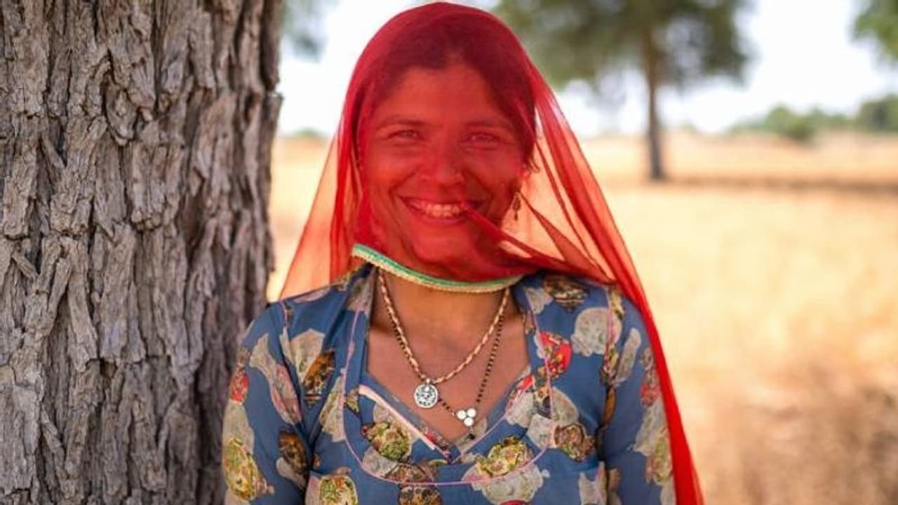 അന്ന് പുരുഷന്മാർക്കൊപ്പം ജോലി ചെയ്തതിന് കളിയാക്കി, ഇന്ന് മകളെ പഠിപ്പിക്കുന്നതിനും; പക്ഷേ, ഇവർക്ക് പറയാനുള്ളത്