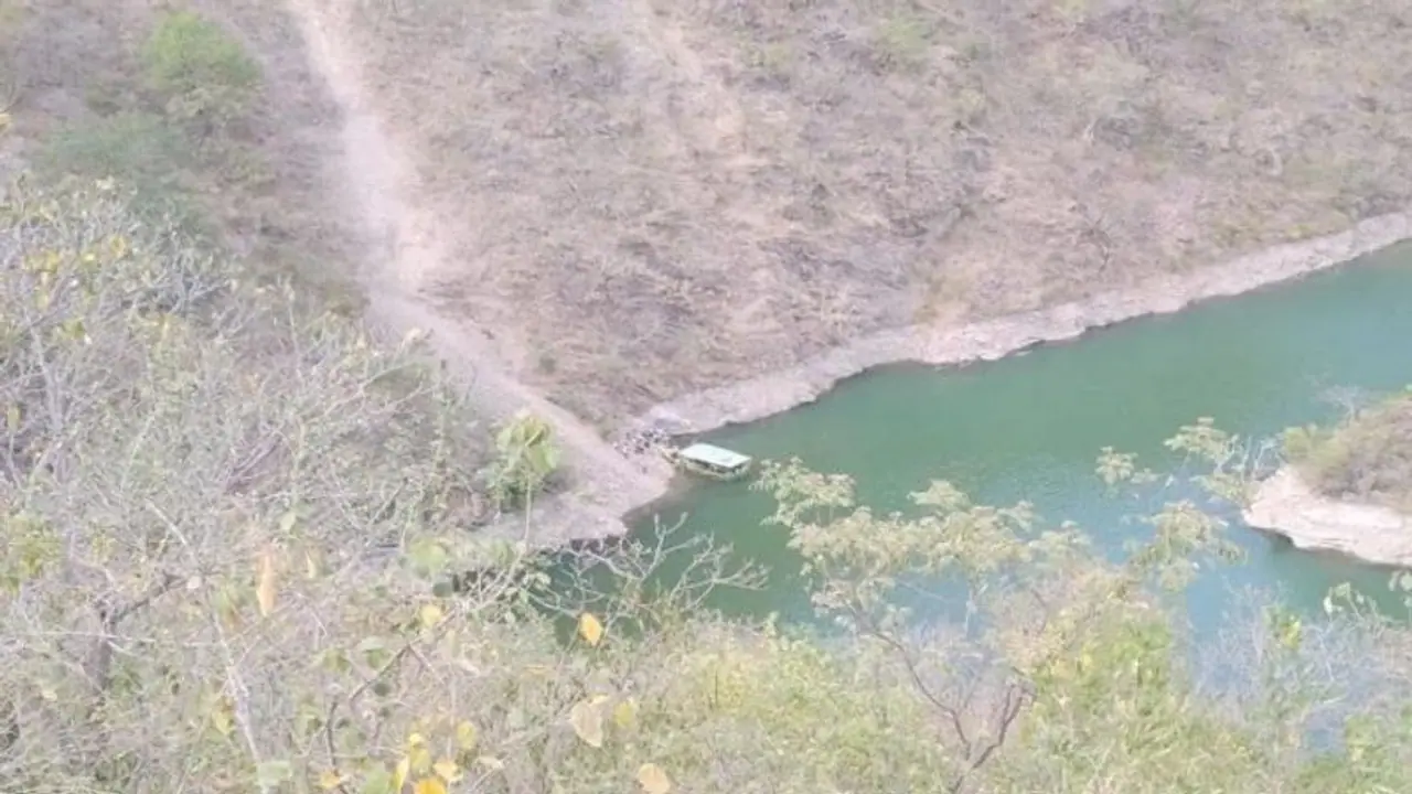 हिमाचल में दर्दनाक हादसा: 400 फीट गहरी खाई में जा गिरी कार, एक ही परिवार के 5 लोगों की मौत हिमाचल में दर्दनाक हादसा: 400 फीट गहरी खाई में जा गिरी कार, एक ही परिवार के 5 लोगों की मौत