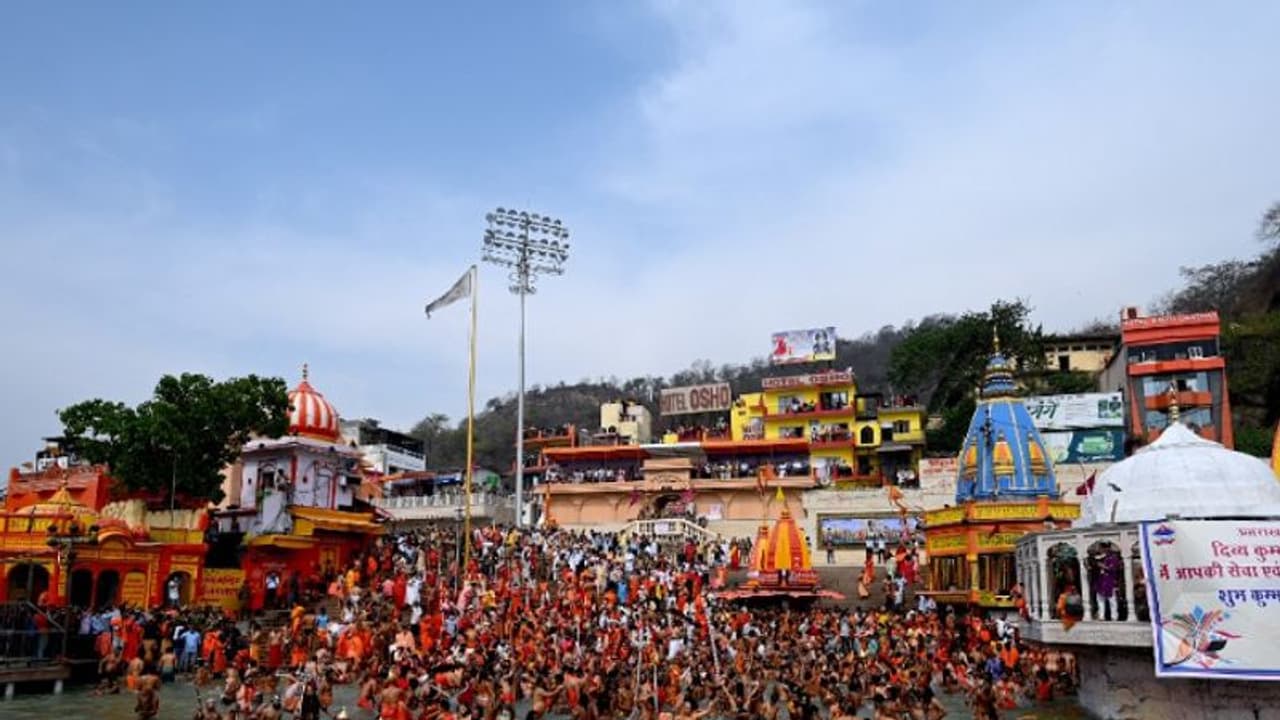 കുംഭമേളയില് ഗംഗാ സ്നാനം ചെയ്തത് 31 ലക്ഷം പേര്; കൊവിഡ് പോസിറ്റീവായത് 26 പേര് കുംഭമേളയില് ഗംഗാ സ്നാനം ചെയ്തത് 31 ലക്ഷം പേര്; കൊവിഡ് പോസിറ്റീവായത് 26 പേര്