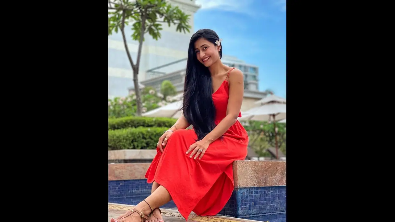 Watch Yuzvendra Chahal's wife Dhanashree Verma's dazzling new look in red