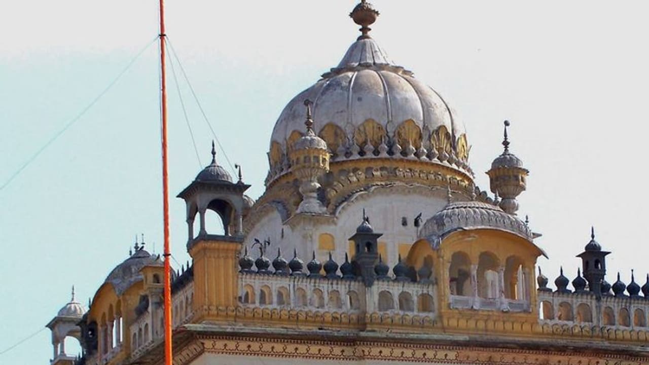 రిజ్వీ అరెస్ట్తో పాక్లో హింసాకాండ.. భారతీయ సిక్కుల క్షేమ సమాచారంపై ఆందోళన రిజ్వీ అరెస్ట్తో పాక్లో హింసాకాండ.. భారతీయ సిక్కుల క్షేమ సమాచారంపై ఆందోళన