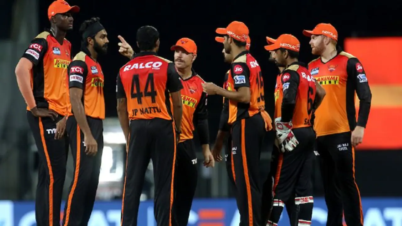 করোনা আক্রান্ত হায়দরাবাদের তারকা ক্রিকেটার, আইসোলেশন আরও ৬, কী হবে আজ ম্যাচের ভবিষ্যৎ করোনা আক্রান্ত হায়দরাবাদের তারকা ক্রিকেটার, আইসোলেশন আরও ৬, কী হবে আজ ম্যাচের ভবিষ্যৎ