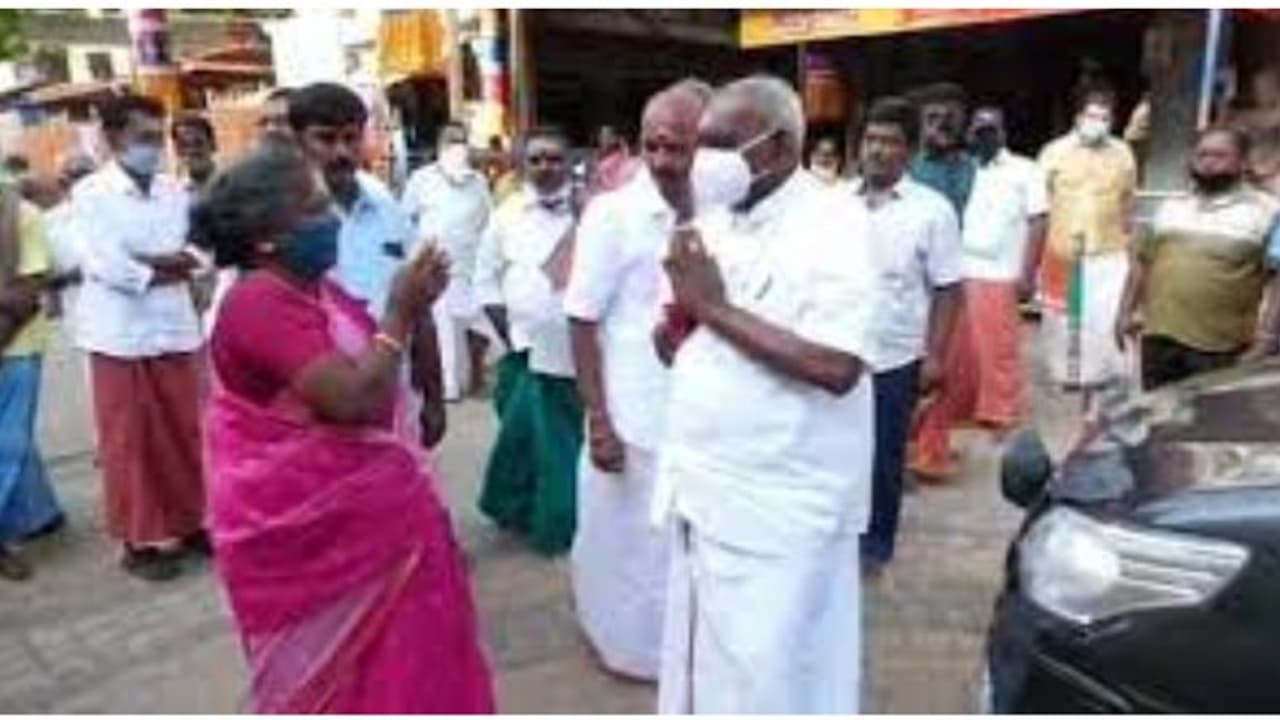 ஸ்டாலின்தான் முதல்வரா வருவார்... மதுரையில் பொன்னாரை வசமாக கலாய்த்த மூதாட்டி..! ஸ்டாலின்தான் முதல்வரா வருவார்... மதுரையில் பொன்னாரை வசமாக கலாய்த்த மூதாட்டி..!