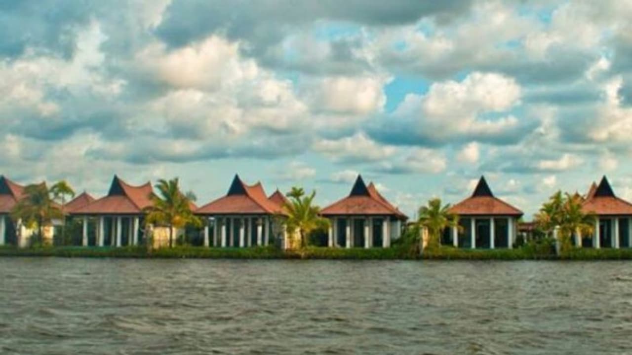 തീരദേശ നിയമലംഘനം: കാപ്പിക്കോ റിസോർട്ട് നാളെ പൊളിക്കും തീരദേശ നിയമലംഘനം: കാപ്പിക്കോ റിസോർട്ട് നാളെ പൊളിക്കും