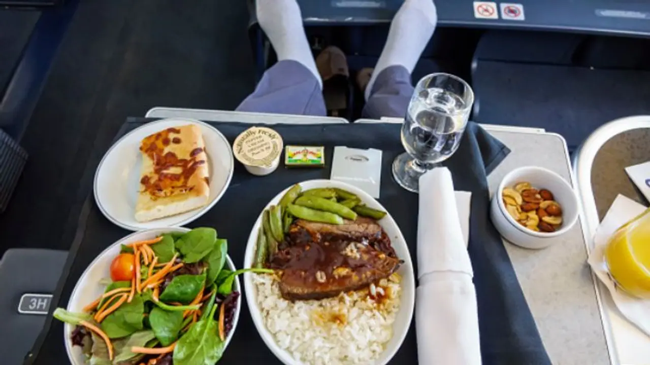 Drunken Brawl :ತಿಂತೀಯಾ..ಇಲ್ವಾ? ಊಟಕ್ಕೆ ಕರೆದು ಧಾರವಾಡ ಮಾಜಿ ಸಂಸದರ ಪುತ್ರನ ಮೇಲೆ ಹಲ್ಲೆ Drunken Brawl :ತಿಂತೀಯಾ..ಇಲ್ವಾ? ಊಟಕ್ಕೆ ಕರೆದು ಧಾರವಾಡ ಮಾಜಿ ಸಂಸದರ ಪುತ್ರನ ಮೇಲೆ ಹಲ್ಲೆ