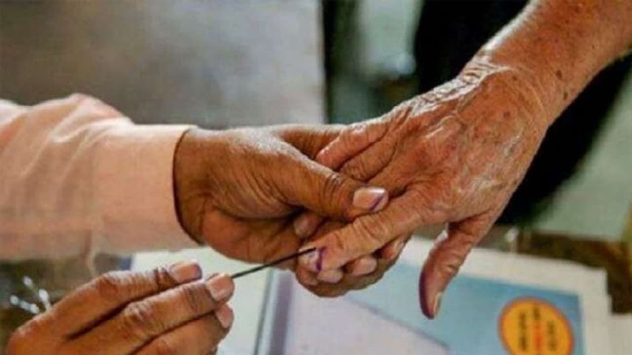 പശ്ചിമബംഗാൾ തെരഞ്ഞെടുപ്പ്; പ്രചാരണത്തിന് കർശന നിയന്ത്രണങ്ങളുമായി തെരഞ്ഞെടുപ്പ് കമ്മീഷൻ പശ്ചിമബംഗാൾ തെരഞ്ഞെടുപ്പ്; പ്രചാരണത്തിന് കർശന നിയന്ത്രണങ്ങളുമായി തെരഞ്ഞെടുപ്പ് കമ്മീഷൻ