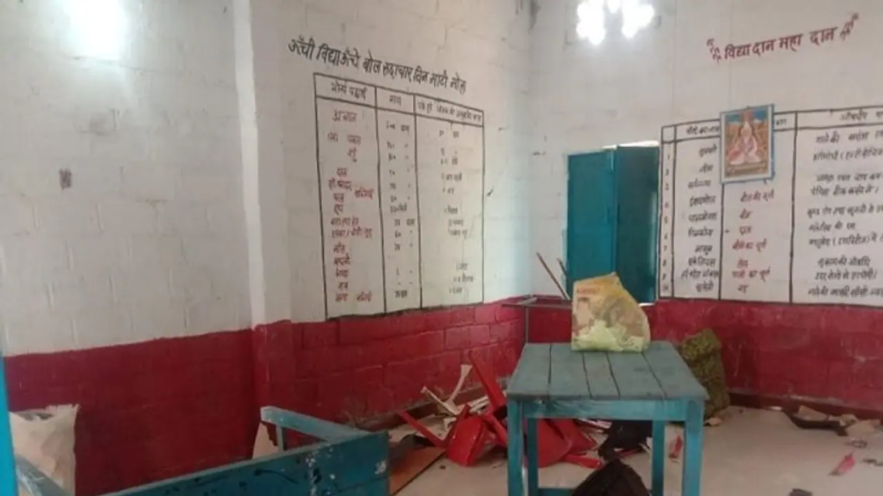 UP Panchayat Chunav: झांसी और कानपुर में हिंसा,लूटी मतपेटियां, 18 जिलों में वोटिंग UP Panchayat Chunav: झांसी और कानपुर में हिंसा,लूटी मतपेटियां, 18 जिलों में वोटिंग