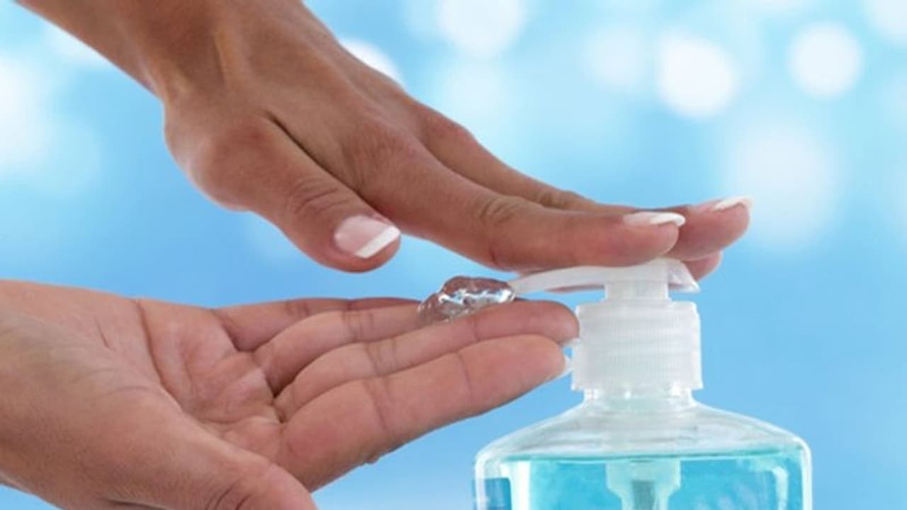 #BREAKING போலி சானிடைசர் தயாரித்த 82 நிறுவனங்கள்... மருந்து கட்டுப்பாடு இயக்ககம் அதிரடி விசாரணை...!