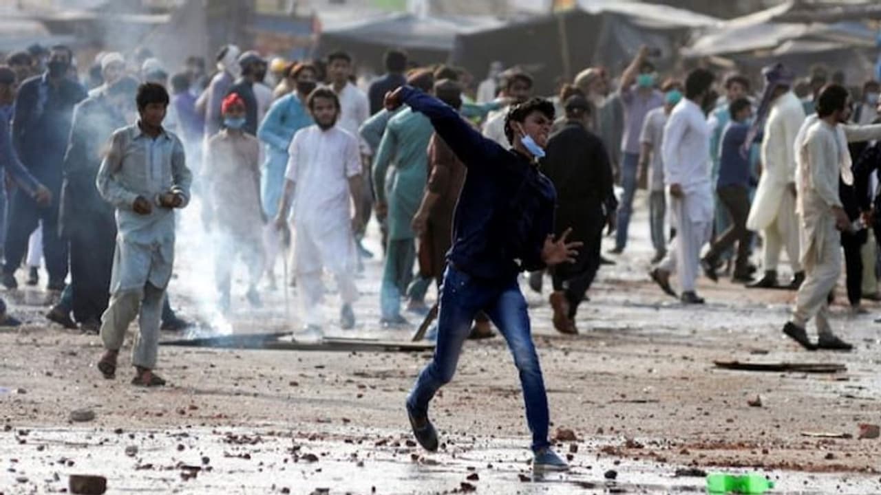 फ्रांस ने अपने नागरिकों को दी पाकिस्तान छोड़ने की सलाह, जानिए क्या है वजह? फ्रांस ने अपने नागरिकों को दी पाकिस्तान छोड़ने की सलाह, जानिए क्या है वजह?