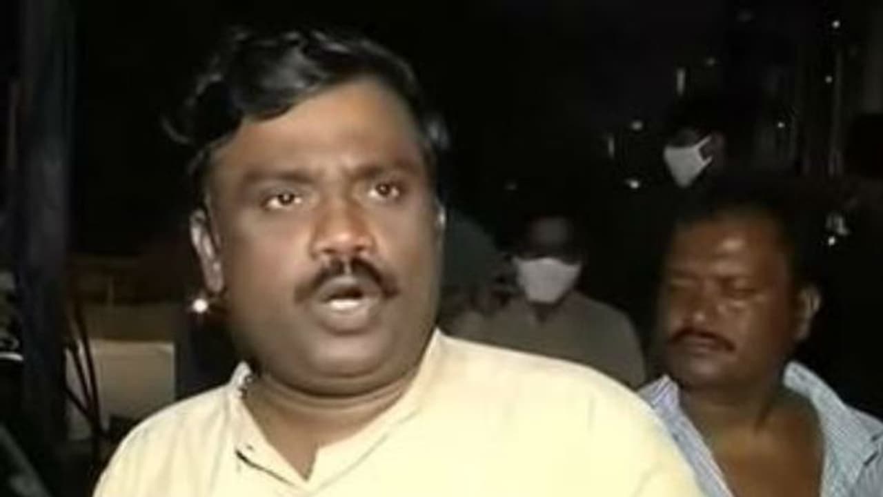 జగన్ పై అనుచిత వ్యాఖ్యలు... న్యాయమూర్తి రామకృష్ణ అరెస్ట్ జగన్ పై అనుచిత వ్యాఖ్యలు... న్యాయమూర్తి రామకృష్ణ అరెస్ట్