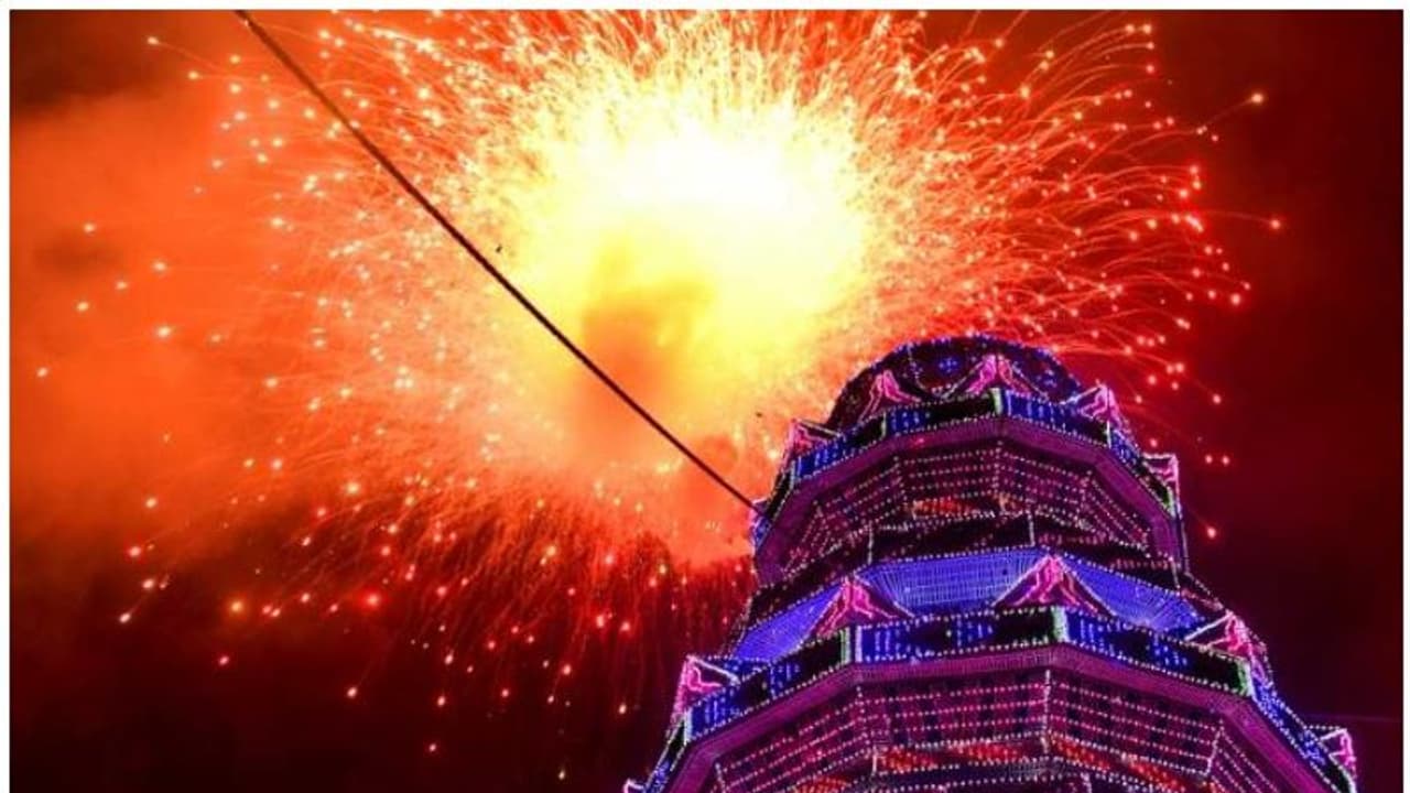 കാലാവസ്ഥ തുണച്ചില്ല; തൃശ്ശൂർ പൂരം വെടിക്കെട്ട് വീണ്ടും മാറ്റി കാലാവസ്ഥ തുണച്ചില്ല; തൃശ്ശൂർ പൂരം വെടിക്കെട്ട് വീണ്ടും മാറ്റി