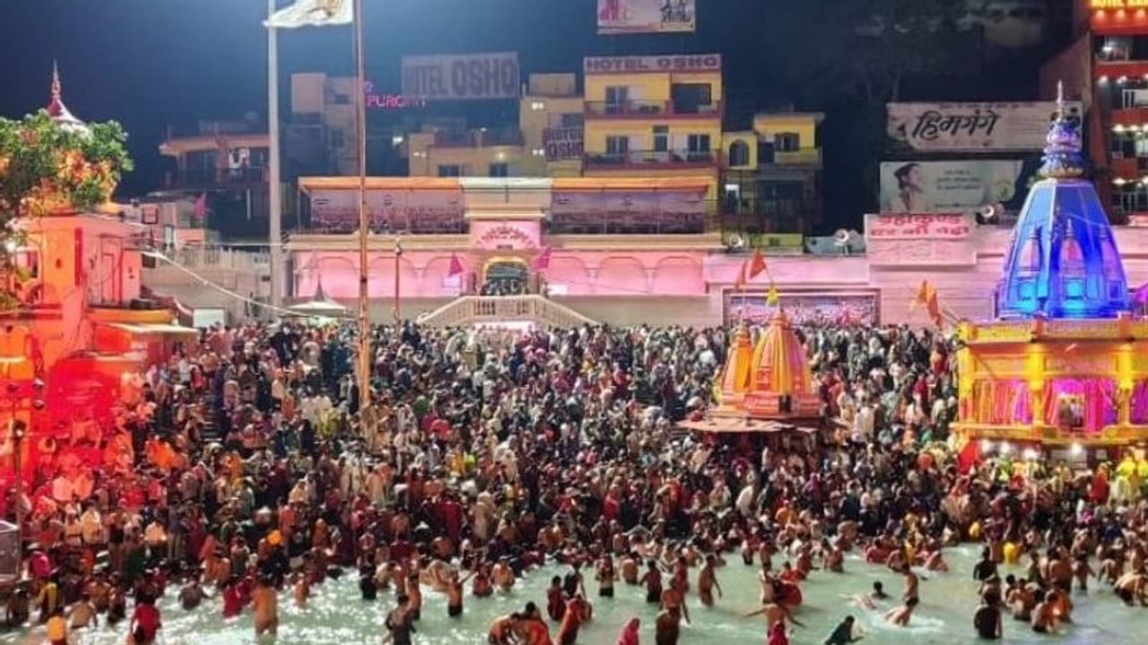 Olympic medal winners Yogeshwar Dutt and Abhinav Bindra spar over Kumbh