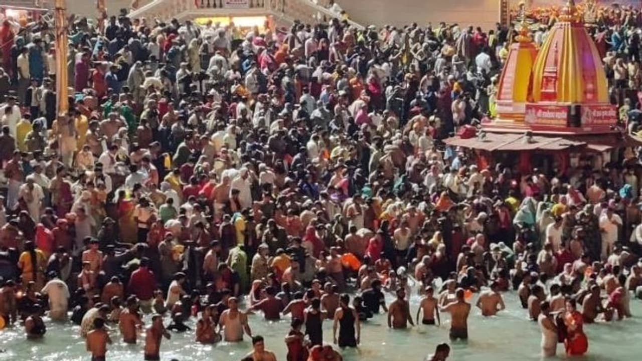 മഹാ കുംഭമേള 2025; സന്ദർശകർക്ക് താമസിക്കാൻ ലോകോത്തര നിലവാരത്തിലുള്ള ടെന്റുകൾ ഒരുങ്ങുന്നു മഹാ കുംഭമേള 2025; സന്ദർശകർക്ക് താമസിക്കാൻ ലോകോത്തര നിലവാരത്തിലുള്ള ടെന്റുകൾ ഒരുങ്ങുന്നു