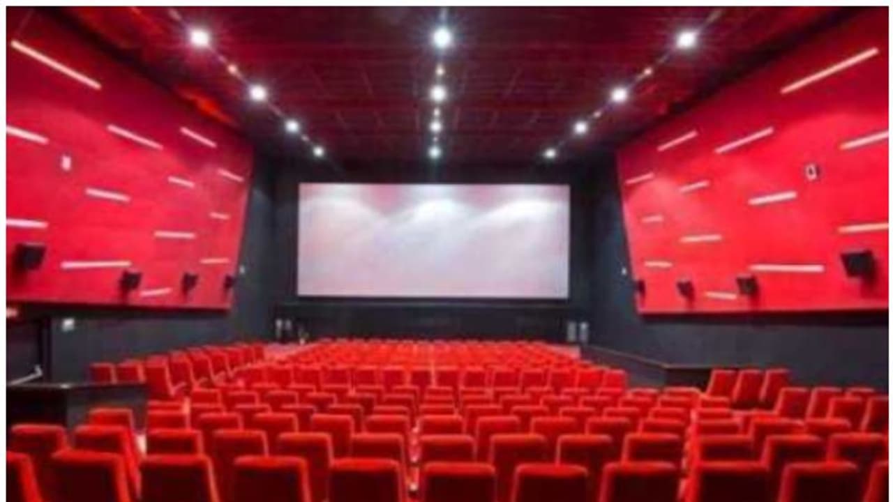 ಕೊರೋನಾ ಸಂಕಷ್ಟದಲ್ಲಿದ್ದ ಚಿತ್ರಮಂದಿರಗಳಿಗೆ ಸರ್ಕಾರದಿಂದ ಗುಡ್ ನ್ಯೂಸ್ ಕೊರೋನಾ ಸಂಕಷ್ಟದಲ್ಲಿದ್ದ ಚಿತ್ರಮಂದಿರಗಳಿಗೆ ಸರ್ಕಾರದಿಂದ ಗುಡ್ ನ್ಯೂಸ್