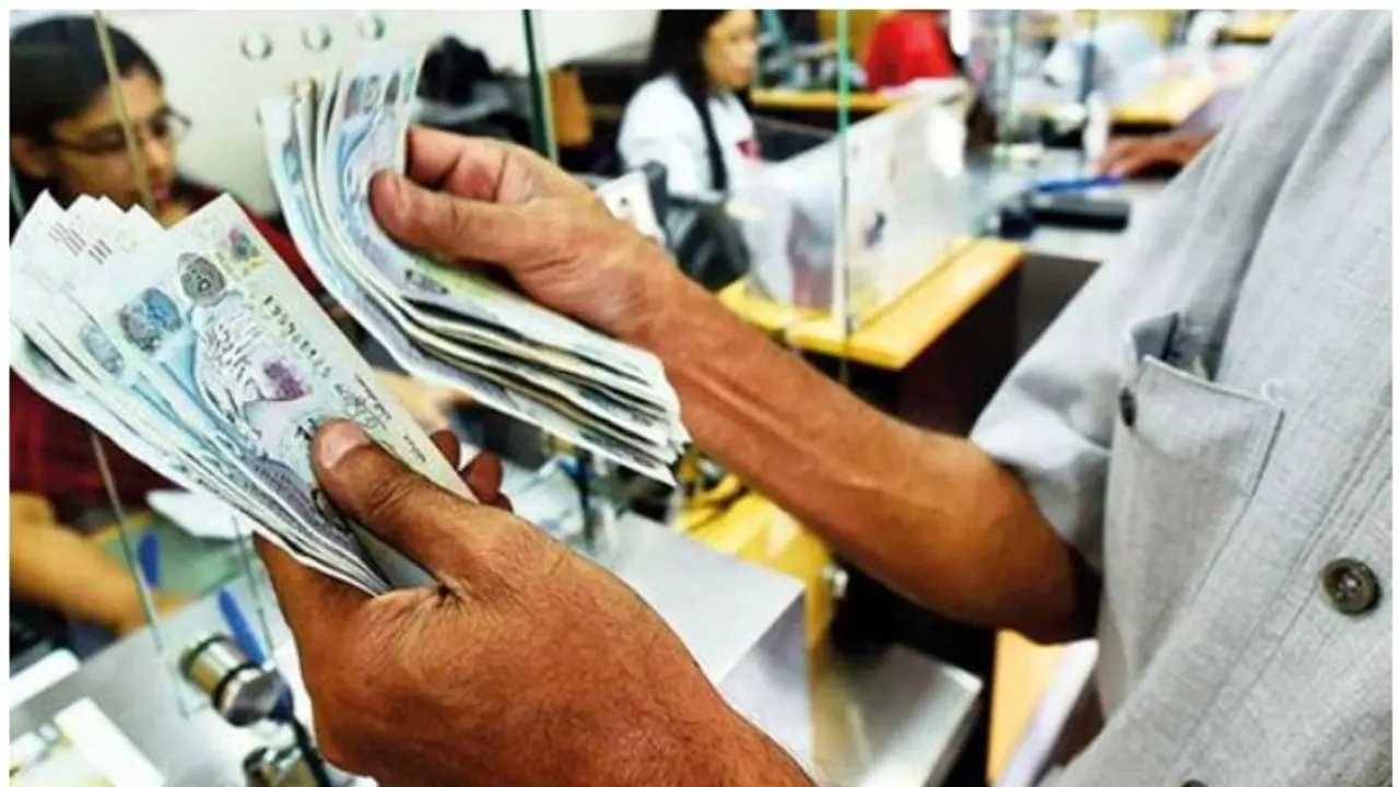 രൂപയുടെ തകര്‍ച്ച പുതിയ റെക്കോര്‍ഡില്‍; സാഹചര്യം പ്രയോജനപ്പെടുത്തി പ്രവാസികള്‍