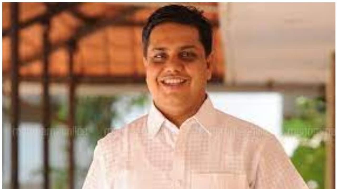 കണ്ണൂർ സർവകലാശാലയിൽ എ എൻ ഷംസീർ എംഎൽഎയുടെ ഭാര്യയെ ചട്ടങ്ങൾ മറികടന്ന് നിയമിക്കാൻ നീക്കമെന്ന് പരാതി കണ്ണൂർ സർവകലാശാലയിൽ എ എൻ ഷംസീർ എംഎൽഎയുടെ ഭാര്യയെ ചട്ടങ്ങൾ മറികടന്ന് നിയമിക്കാൻ നീക്കമെന്ന് പരാതി