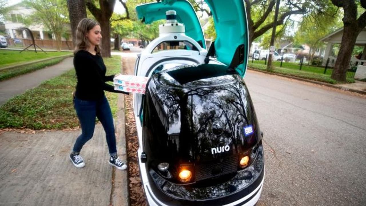 ഓഡര് ചെയ്ത പിസ വീട്ടിലെത്തിക്കാന് റോബോട്ട് കാര് റെഡി.! ഓഡര് ചെയ്ത പിസ വീട്ടിലെത്തിക്കാന് റോബോട്ട് കാര് റെഡി.!