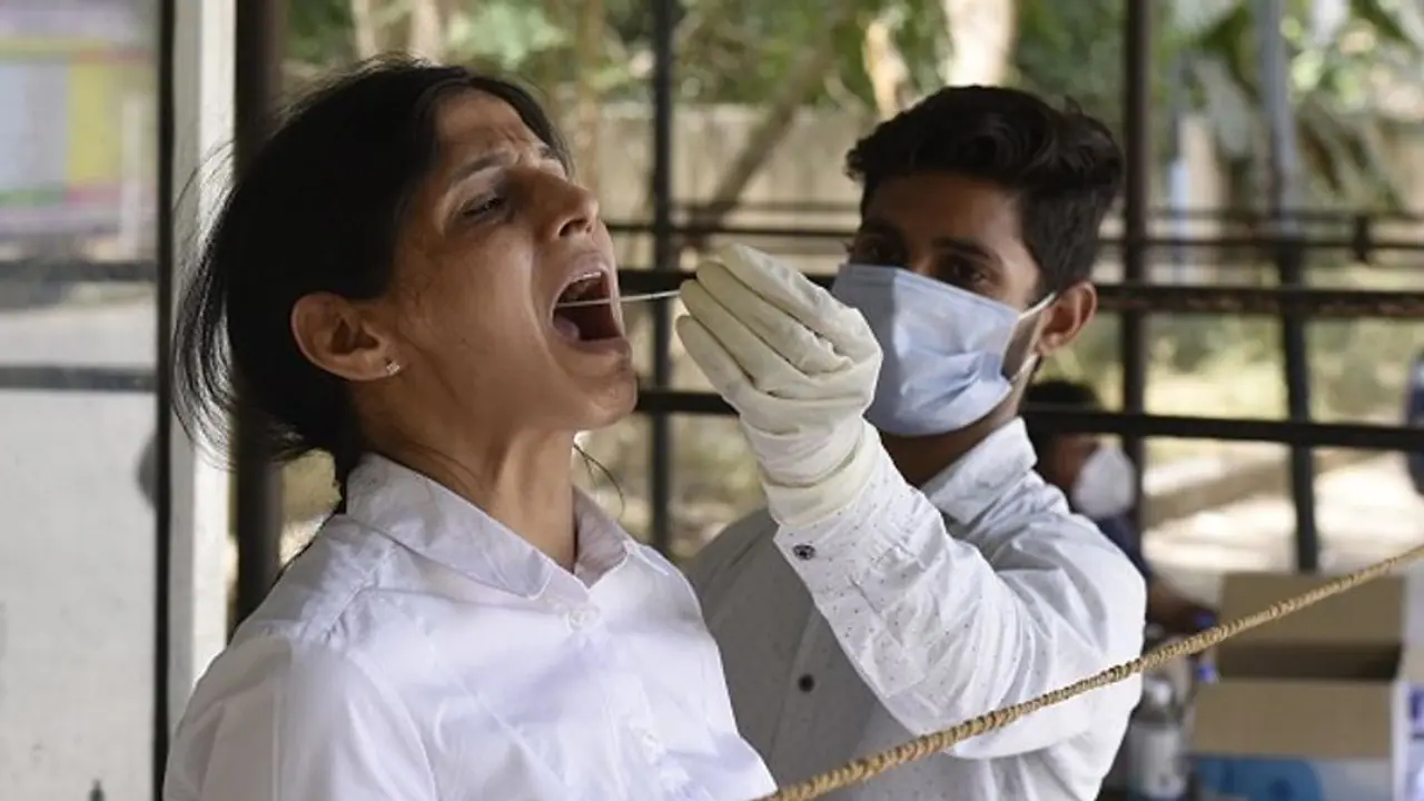 India reports over 2 lakh new Covid cases for third day in a row; PM to hold review meeting