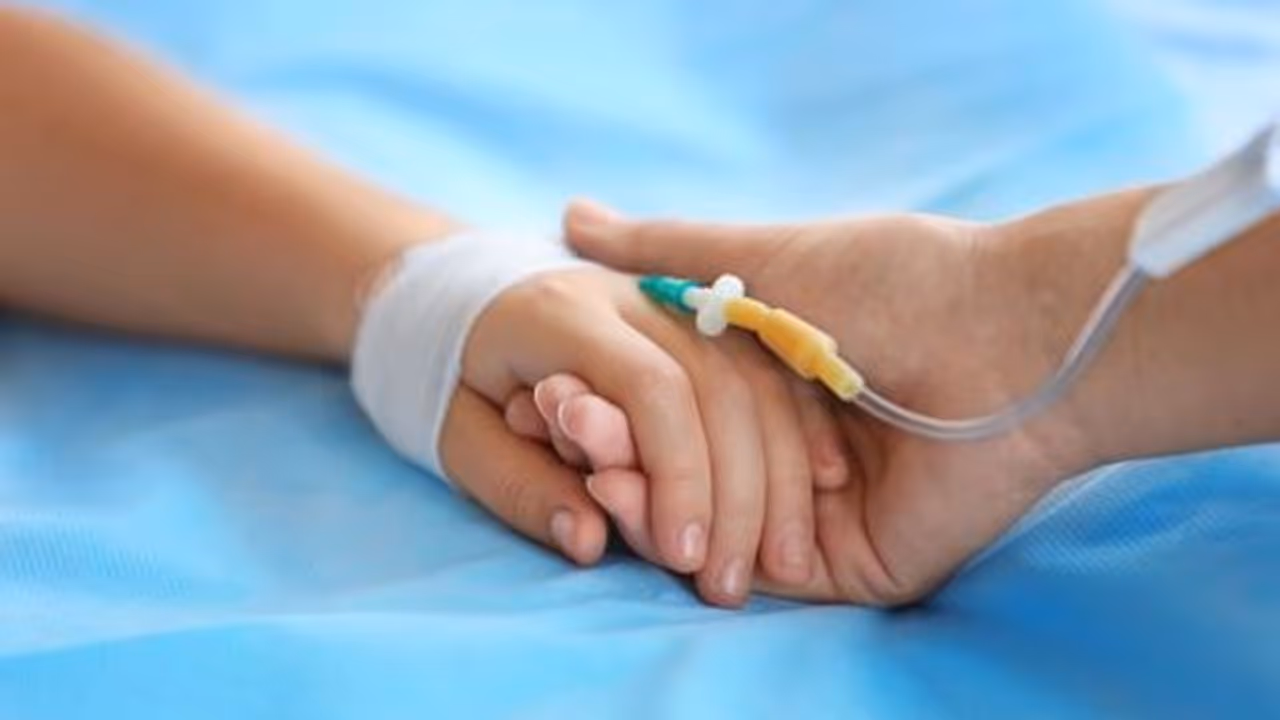 8 నెలల చిన్నారికి హెచ్ఐవీ రక్తం.. మహారాష్ట్రలో దారుణం.. 8 నెలల చిన్నారికి హెచ్ఐవీ రక్తం.. మహారాష్ట్రలో దారుణం..