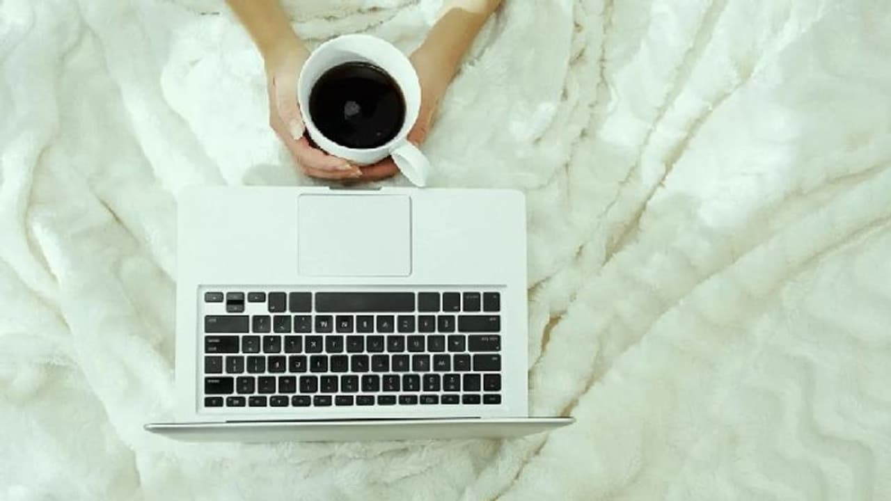 കിടക്കയിലിരുന്ന് 'വര്ക്ക്' ചെയ്യുന്നത് കൊണ്ടുണ്ടാകുന്ന അഞ്ച് ആരോഗ്യപ്രശ്നങ്ങള് കിടക്കയിലിരുന്ന് 'വര്ക്ക്' ചെയ്യുന്നത് കൊണ്ടുണ്ടാകുന്ന അഞ്ച് ആരോഗ്യപ്രശ്നങ്ങള്