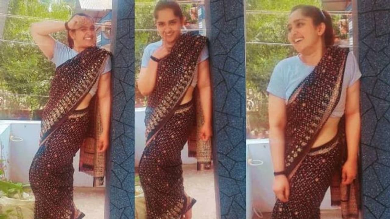 അമ്മയുടെ സാരിയടിച്ചുമാറ്റിയത്, ബ്ലൗസിന് പകരം ടീ ഷർട്ടും; ചിത്രങ്ങള് പങ്കുവച്ച് സനുഷ അമ്മയുടെ സാരിയടിച്ചുമാറ്റിയത്, ബ്ലൗസിന് പകരം ടീ ഷർട്ടും; ചിത്രങ്ങള് പങ്കുവച്ച് സനുഷ