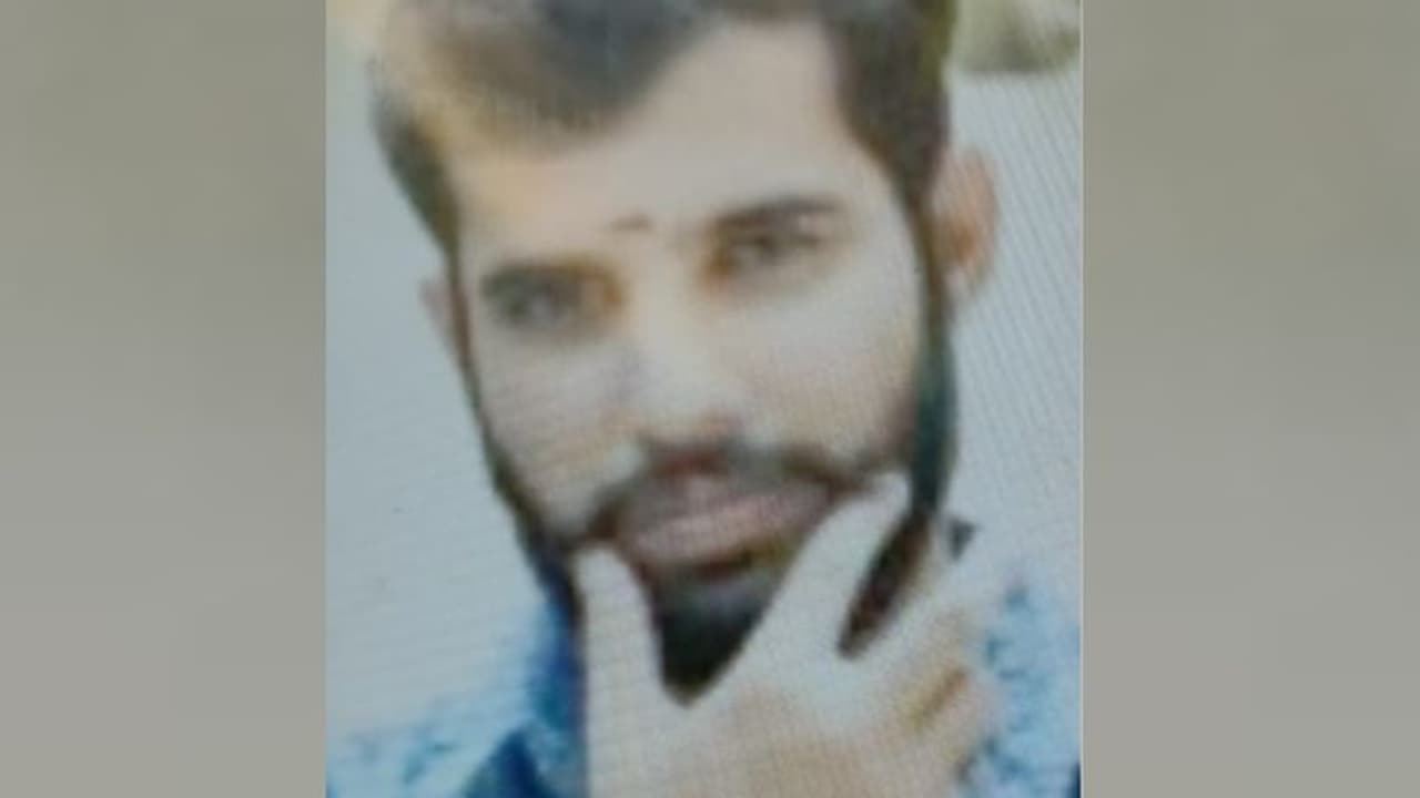 ആലപ്പുഴയിൽ പെൺകുട്ടിയെ പീഡിപ്പിച്ച കേസിൽ അറസ്റ്റിലായ യുവാവ് റിമാന്റിൽ ആലപ്പുഴയിൽ പെൺകുട്ടിയെ പീഡിപ്പിച്ച കേസിൽ അറസ്റ്റിലായ യുവാവ് റിമാന്റിൽ