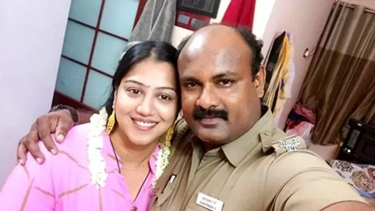 ఎస్ఐ భర్త మోసం చేశాడంటూ నటి రాధ ఫిర్యాదు.. అంతలోనే యూటర్న్ ఎస్ఐ భర్త మోసం చేశాడంటూ నటి రాధ ఫిర్యాదు.. అంతలోనే యూటర్న్