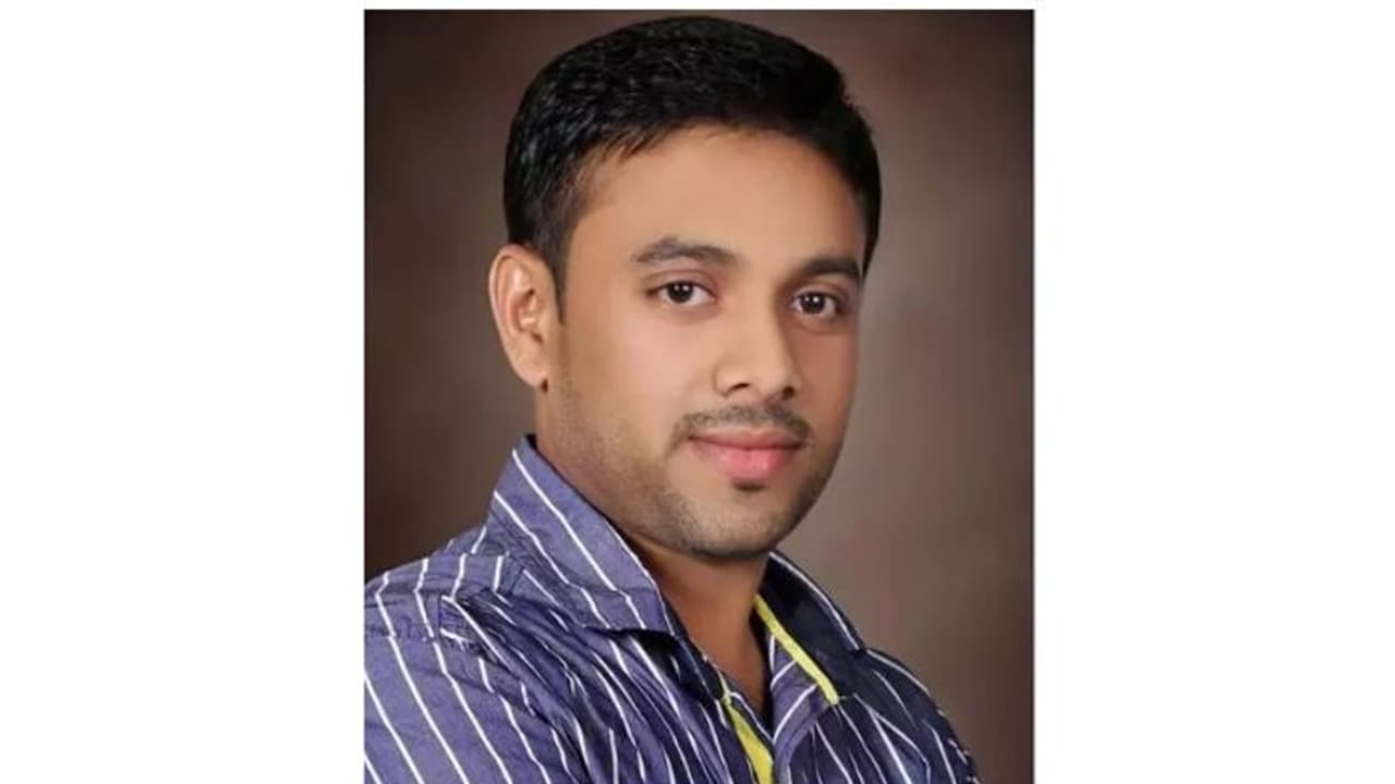 പ്രവാസി മലയാളി യുവാവ് ഹൃദയാഘാതം മൂലം മരിച്ചു പ്രവാസി മലയാളി യുവാവ് ഹൃദയാഘാതം മൂലം മരിച്ചു