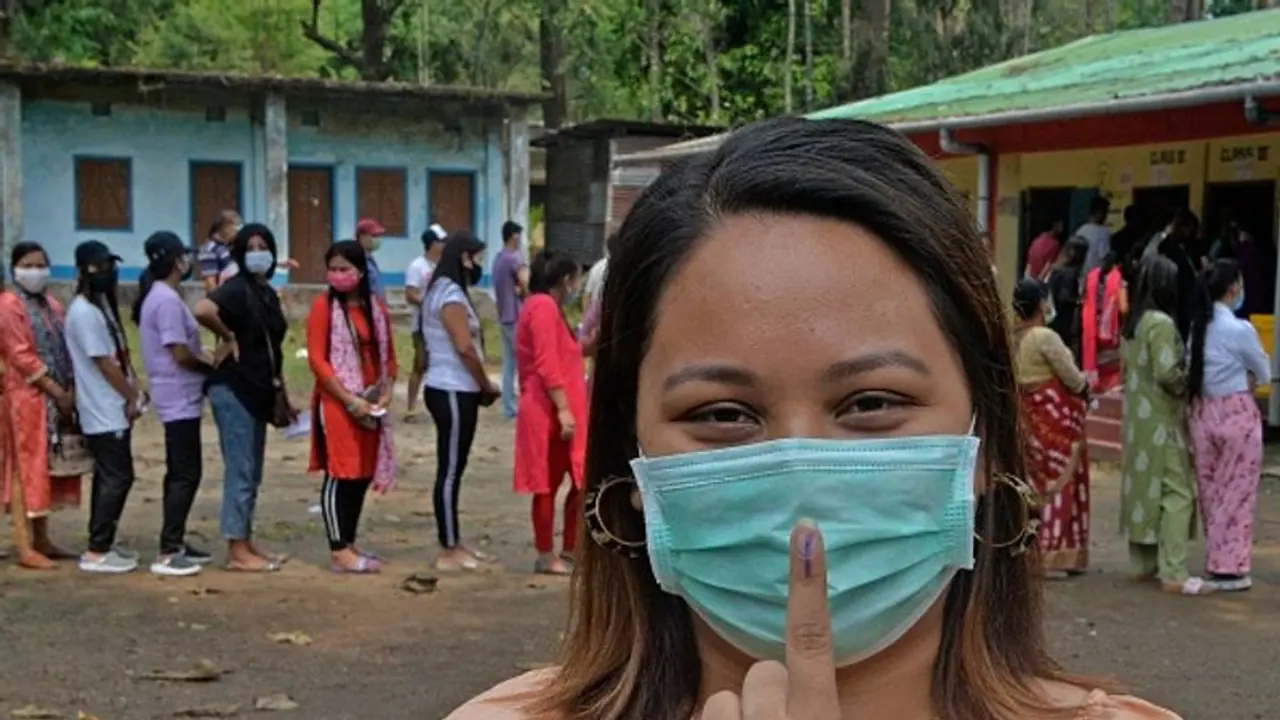 রাত পেরোলেই শিলিগুড়িতে পুরভোট, 'আদৌ কী কাজ হয়েছে', জনগণের প্রশ্নের মুখোমুখি সব রাজনৈতিক দল রাত পেরোলেই শিলিগুড়িতে পুরভোট, 'আদৌ কী কাজ হয়েছে', জনগণের প্রশ্নের মুখোমুখি সব রাজনৈতিক দল