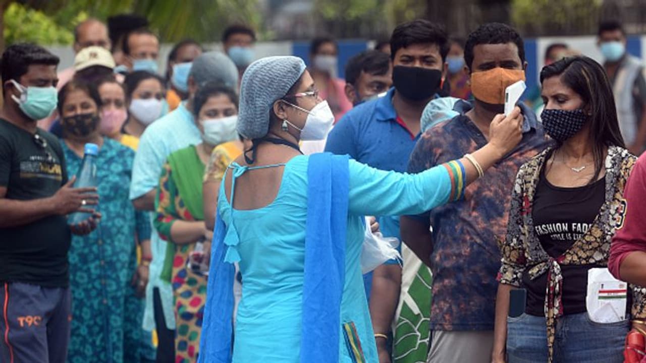 রাজ্য়ে ভয়াবহ কোভিডের মাঝে বাকি ২ দফা ভোট, আজই জরুরী বৈঠকে কমিশনের ফুলবেঞ্চ রাজ্য়ে ভয়াবহ কোভিডের মাঝে বাকি ২ দফা ভোট, আজই জরুরী বৈঠকে কমিশনের ফুলবেঞ্চ