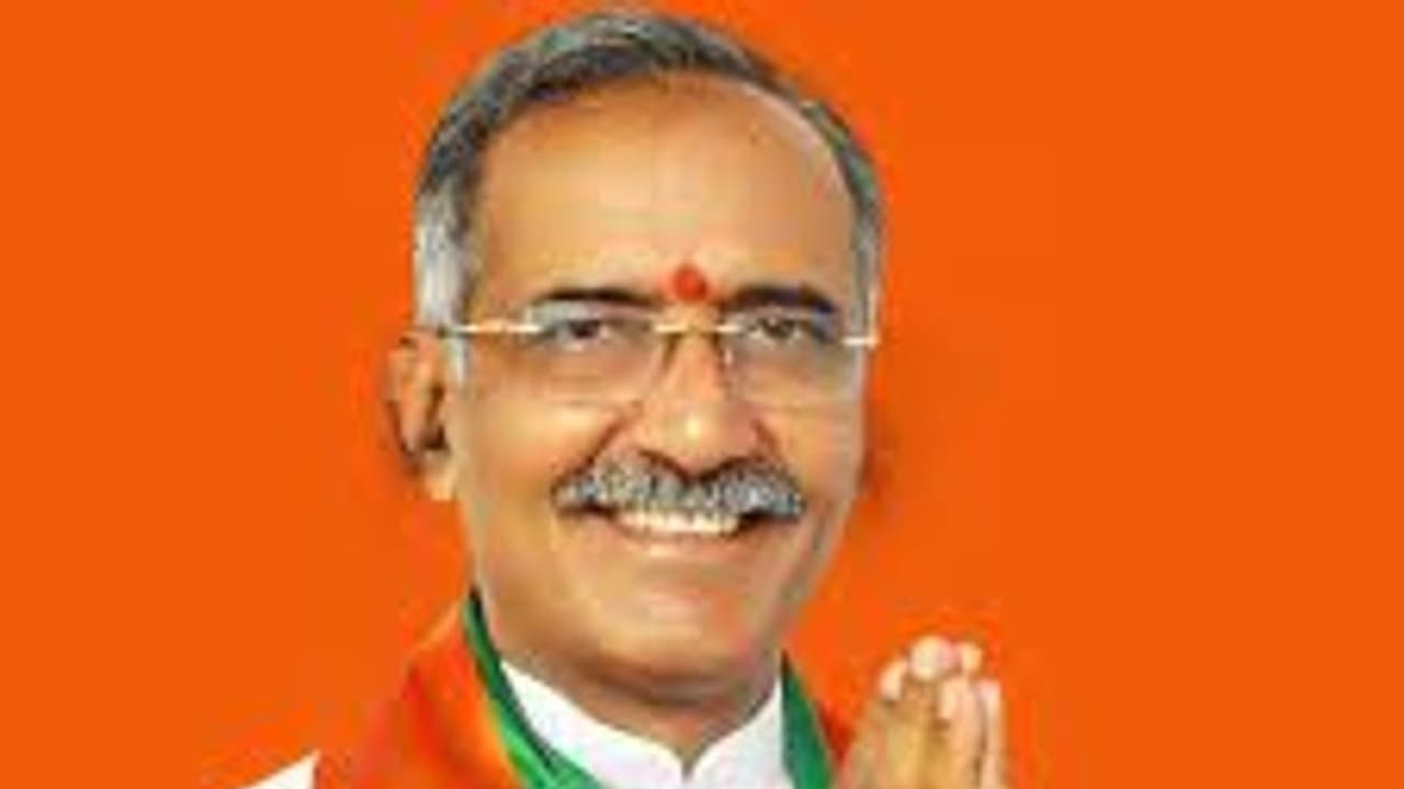 కాటేసిన కరోనా... తెలంగాణ బిజెపి సీనియర్ లీడర్ మృతి కాటేసిన కరోనా... తెలంగాణ బిజెపి సీనియర్ లీడర్ మృతి