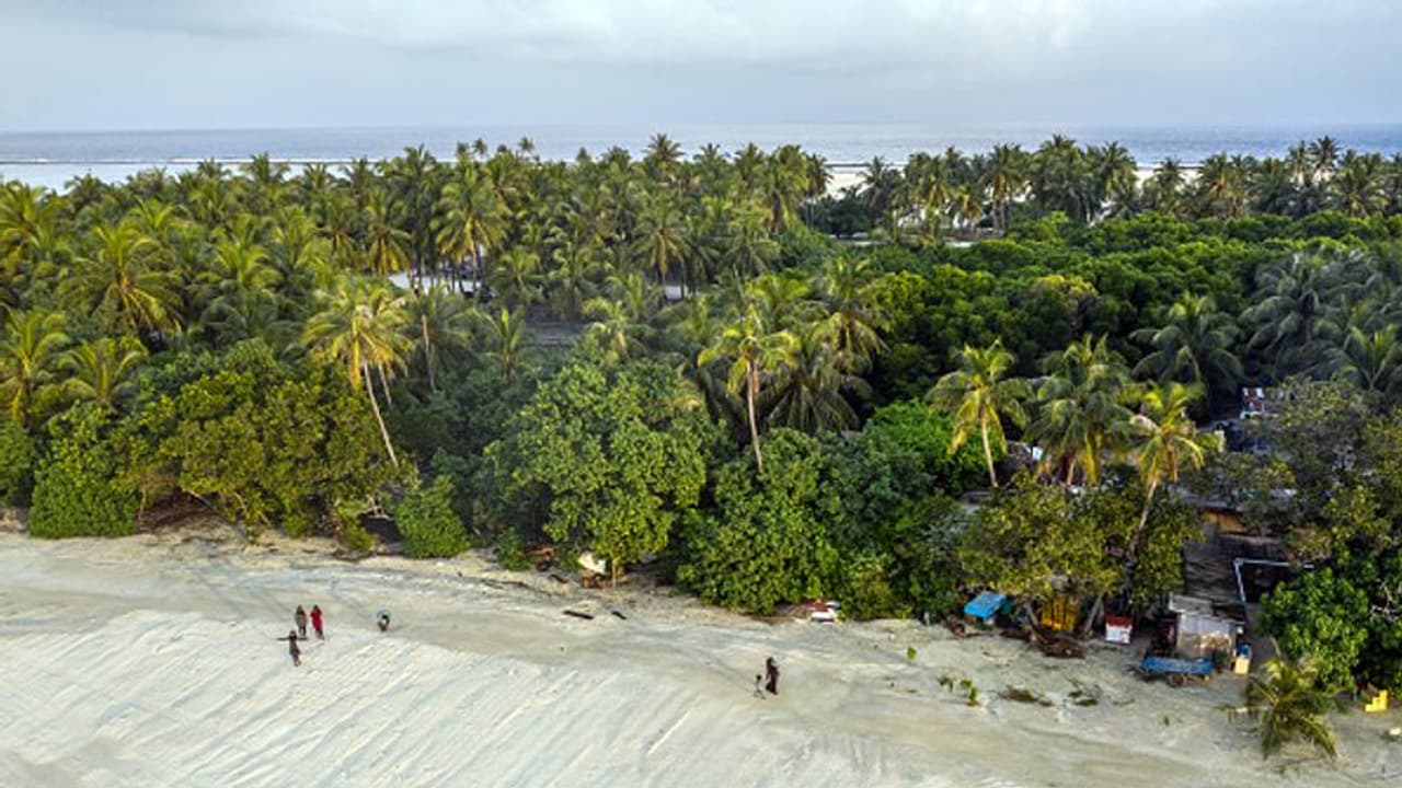 కరోనా ఎఫెక్ట్: మాల్దీవుల్లోకి ఇండియన్లకి నో ఎంట్రీ కరోనా ఎఫెక్ట్: మాల్దీవుల్లోకి ఇండియన్లకి నో ఎంట్రీ