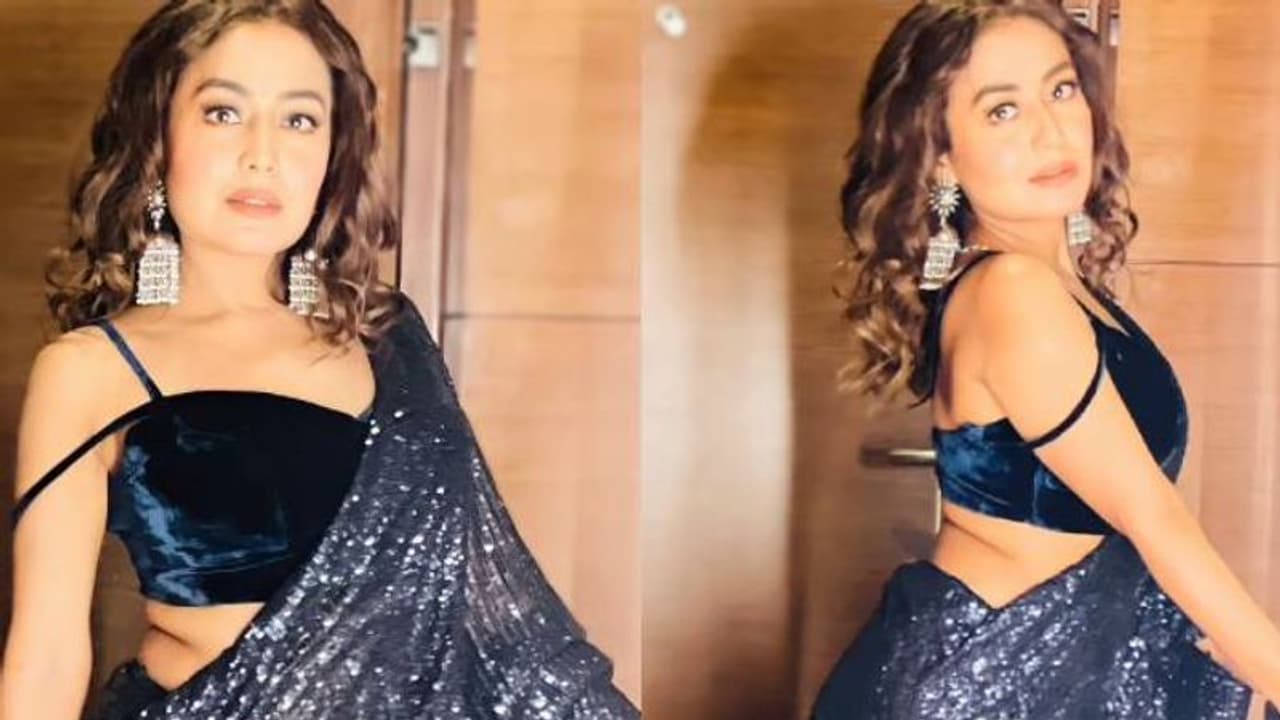 ഷിമ്മര്‍ സാരിയോടൊപ്പം ക്രോപ് ടോപ്; ചിത്രങ്ങള്‍ പങ്കുവച്ച് നേഹ കക്കര്‍