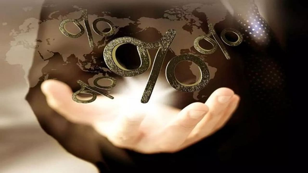 SBI Hikes Base Rate ফের সাধারণ মানুষকে অস্বস্তিতে ফেলল স্টেট ব্যাঙ্ক, বাড়ল বেস রেট ও সুদের হার SBI Hikes Base Rate ফের সাধারণ মানুষকে অস্বস্তিতে ফেলল স্টেট ব্যাঙ্ক, বাড়ল বেস রেট ও সুদের হার