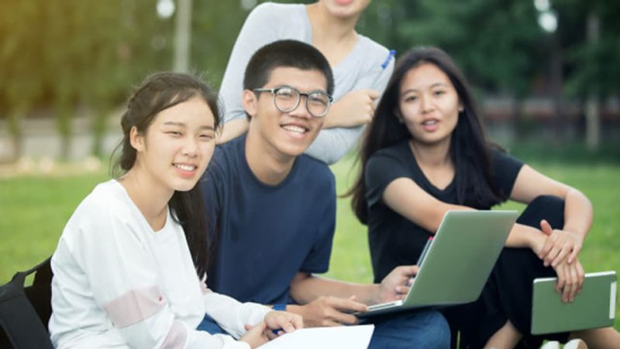 స్కూల్ ఎగ్గొట్టడానికి ఇంత పెద్ద ప్లానా..? స్కూల్ ఎగ్గొట్టడానికి ఇంత పెద్ద ప్లానా..?