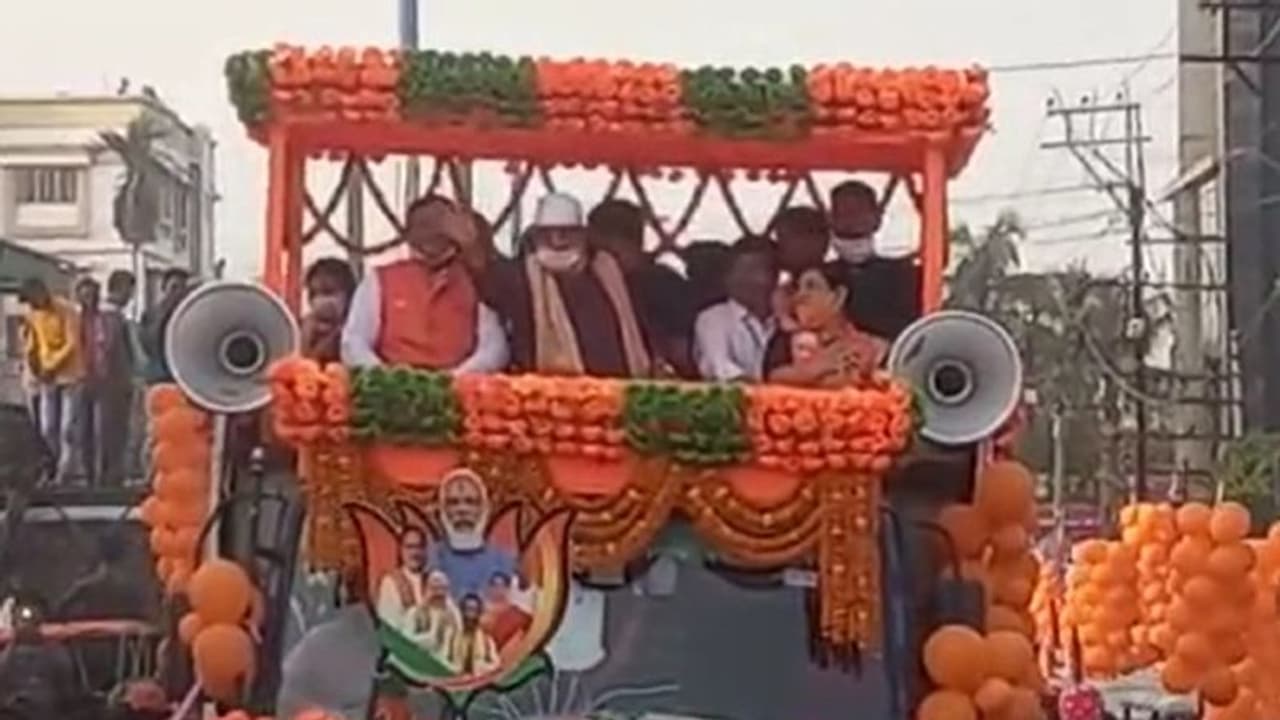 রায়গঞ্জের ভোট প্রচারে মিঠুনের আচরণ অস্বস্তিতে ফেলল বিজেপি, ক্ষোভ প্রকাশ করলেন অনুগামীরাও রায়গঞ্জের ভোট প্রচারে মিঠুনের আচরণ অস্বস্তিতে ফেলল বিজেপি, ক্ষোভ প্রকাশ করলেন অনুগামীরাও