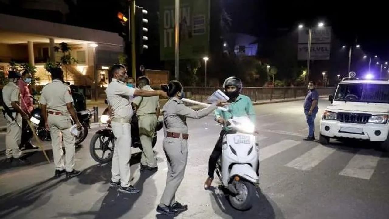 बिहार में बेकाबू कोरोना: 15 मई तक स्कूल कॉलेज बंद, राज्य के सभी जिलों में लगाया नाइट कर्फ्यू बिहार में बेकाबू कोरोना: 15 मई तक स्कूल कॉलेज बंद, राज्य के सभी जिलों में लगाया नाइट कर्फ्यू