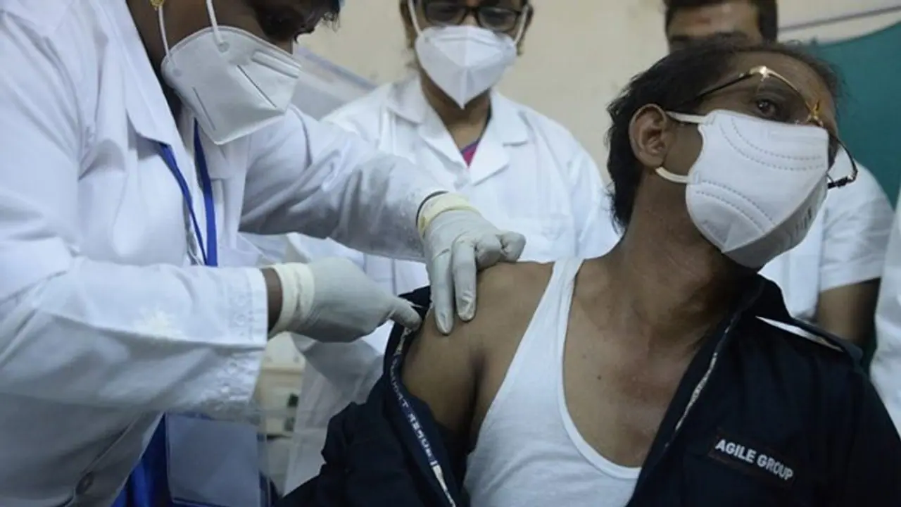 করোনাভাইরাসের দ্বিতীয় ঢেউ এ বিশাল ঘোষণা মোদীর, ১৮ বছর বয়স হলে ১ মে থেকে ভ্যাকসিন করোনাভাইরাসের দ্বিতীয় ঢেউ এ বিশাল ঘোষণা মোদীর, ১৮ বছর বয়স হলে ১ মে থেকে ভ্যাকসিন